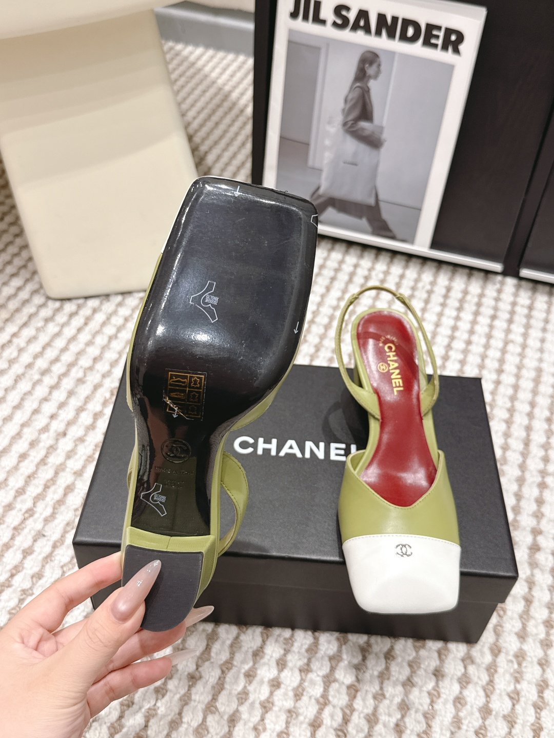 代购级CHANEL小香 26ss 春夏新款 粗跟玛丽珍单鞋，复古法式优雅感，高级感十足 最近很火的一双单