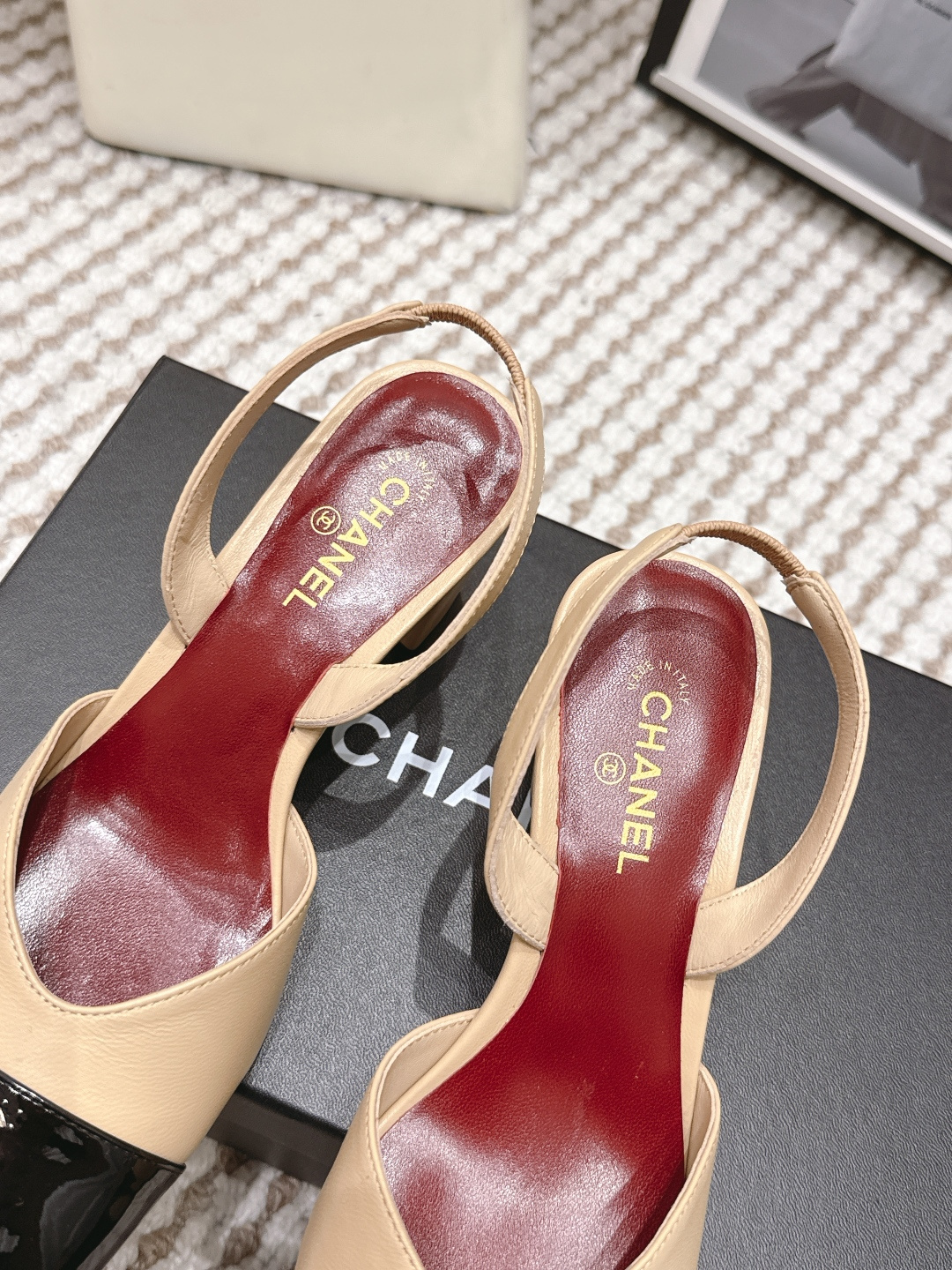 代购级CHANEL小香 26ss 春夏新款 粗跟玛丽珍单鞋，复古法式优雅感，高级感十足 最近很火的一双单