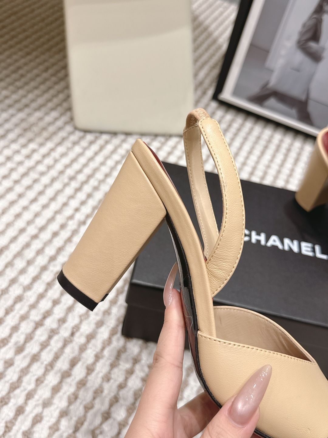 代购级CHANEL小香 26ss 春夏新款 粗跟玛丽珍单鞋，复古法式优雅感，高级感十足 最近很火的一双单