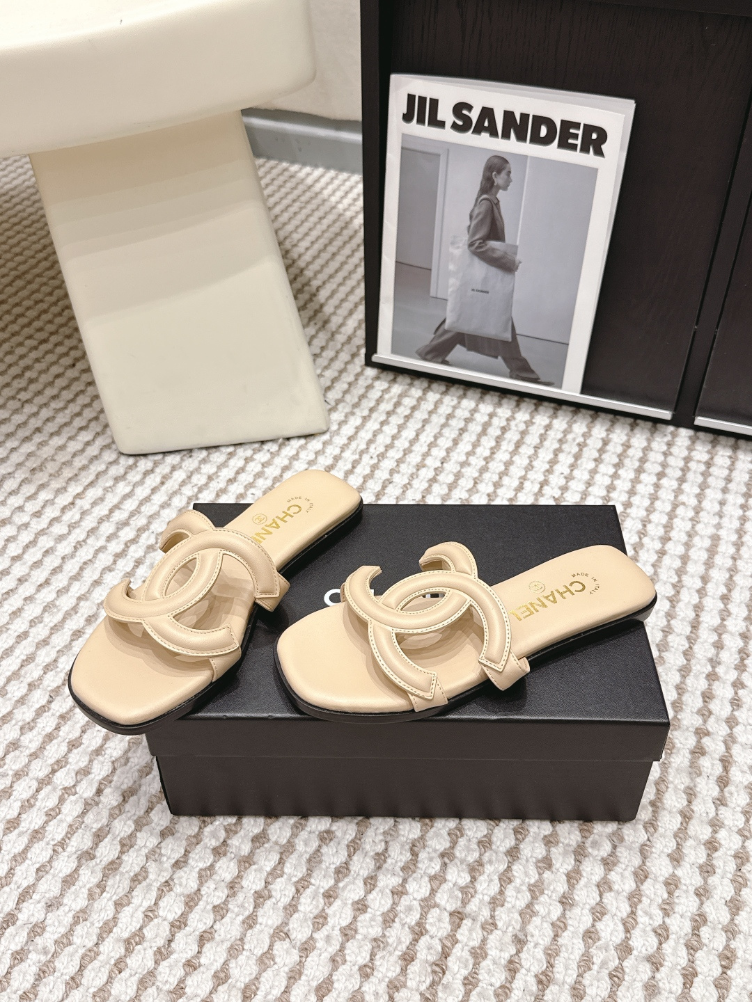 Босоножки Chanel с логотипом двойного C