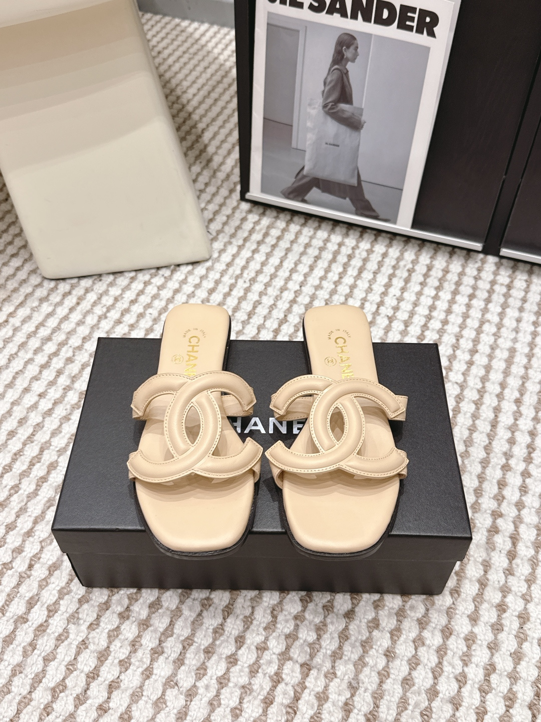 Босоножки Chanel с логотипом двойного C