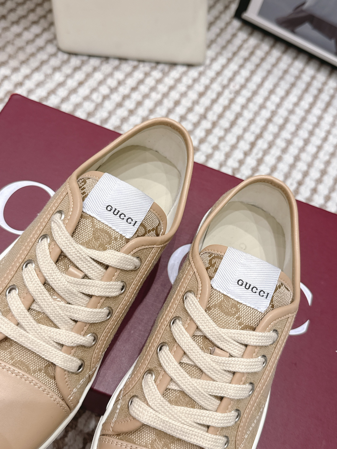 Gucci Style White Leather Women's Shoes style reference detail image 6 from source 784627
