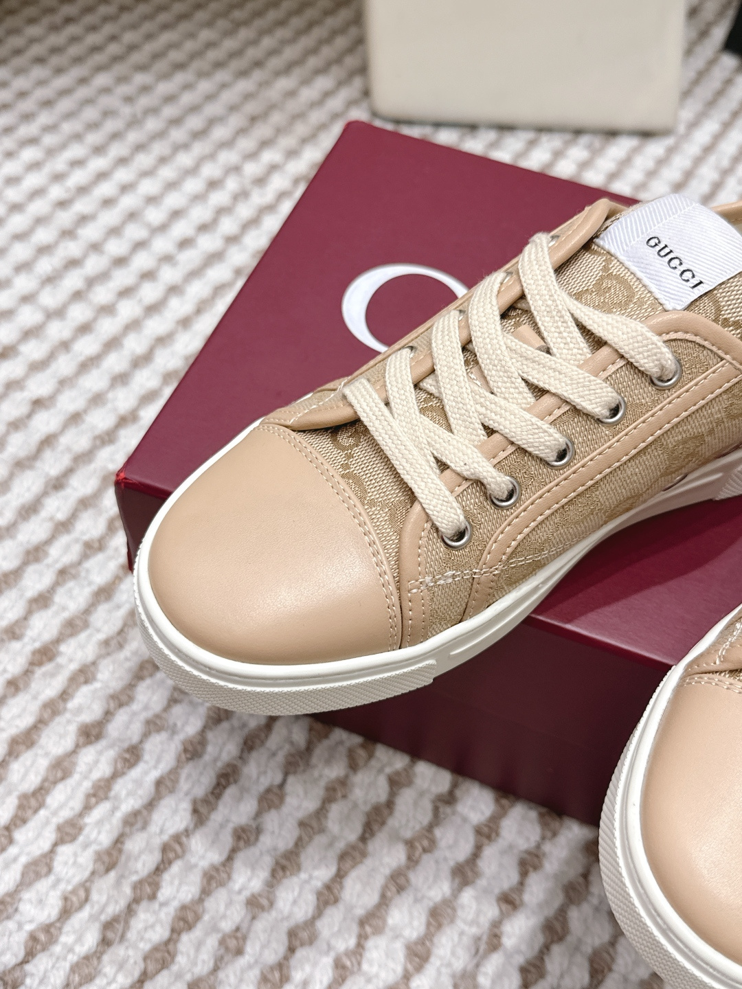 Gucci Style White Leather Women's Shoes style reference detail image 8 from source 784627