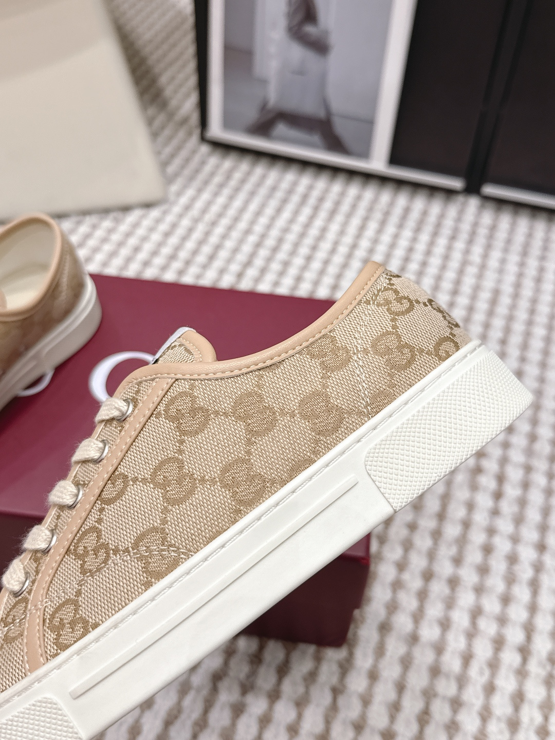 Gucci Style White Leather Women's Shoes style reference detail image 7 from source 784627