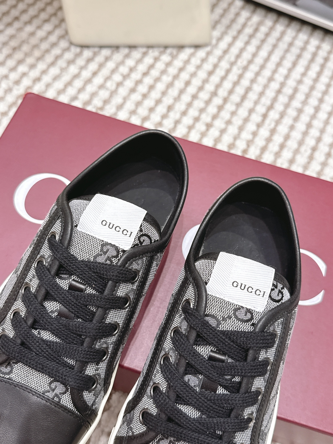 Gucci Style White Leather Women's Shoes style reference detail image 8 from source 784628