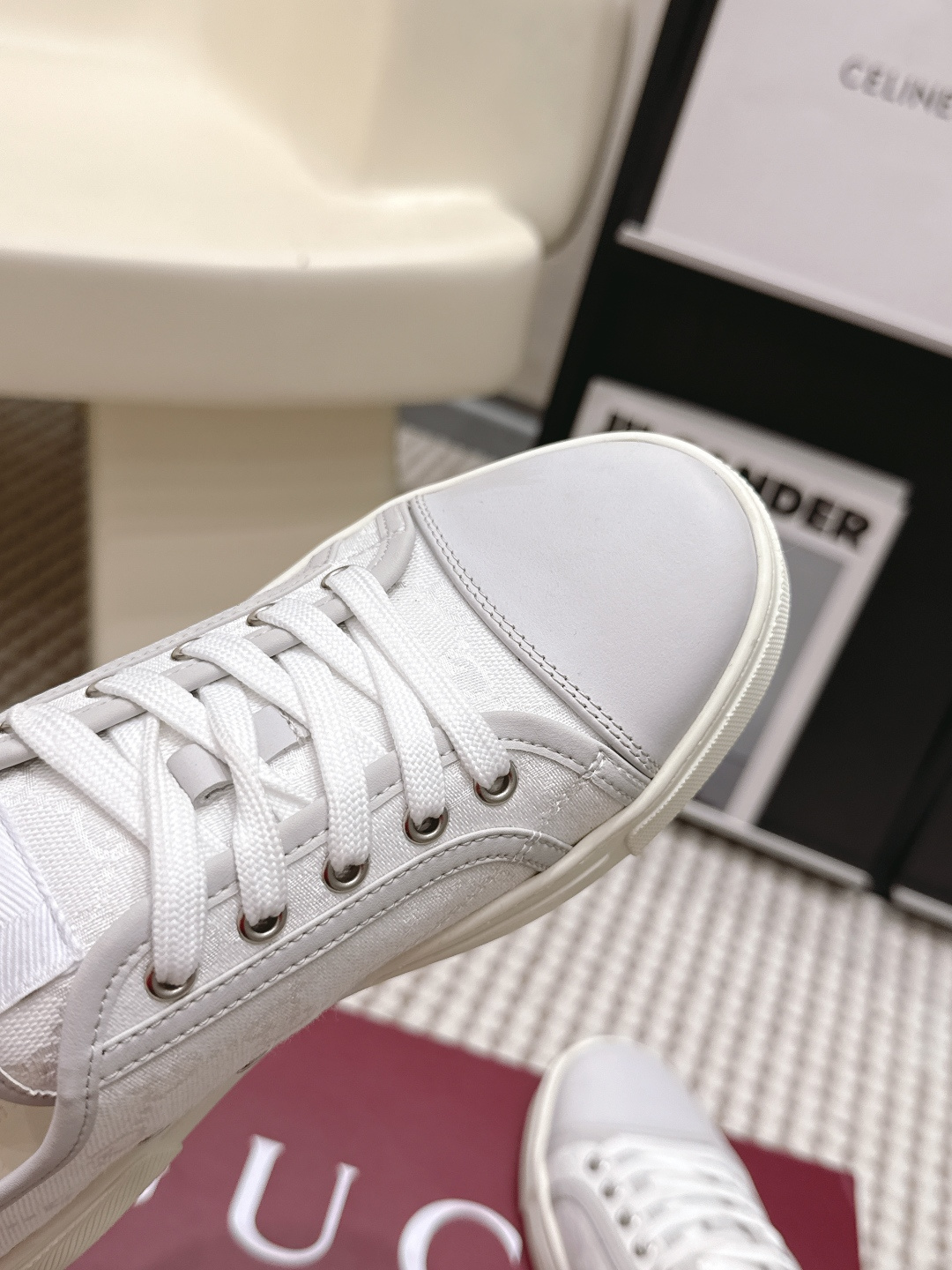 Gucci Style White Leather Women's Shoes style reference detail image 8 from source 784630