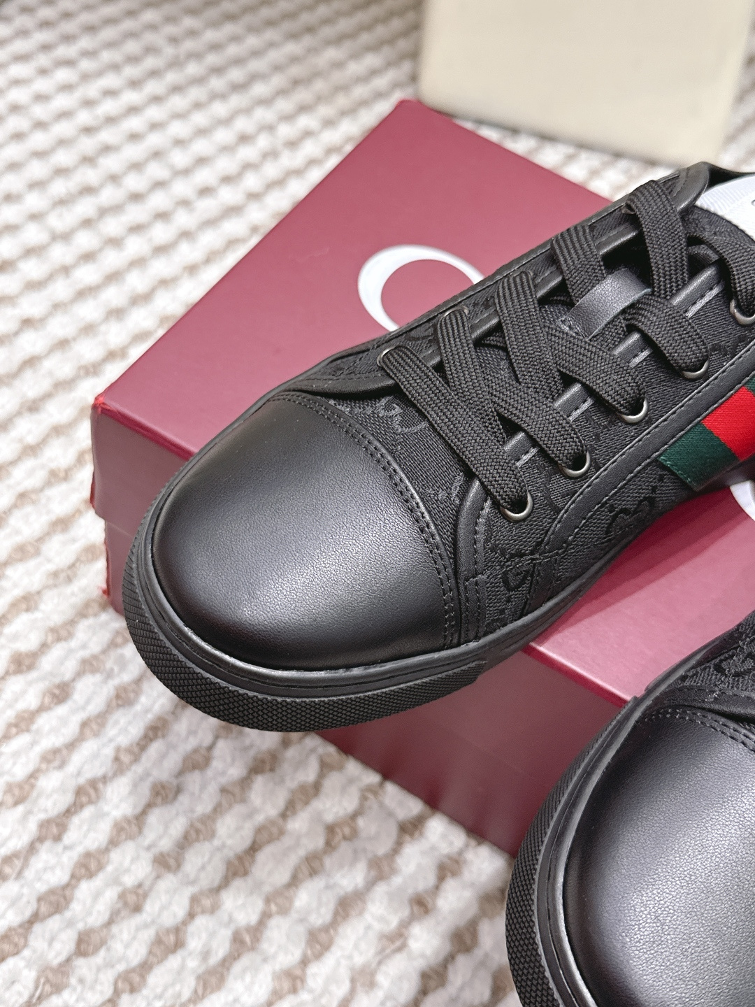 Gucci Style White Leather Women's Shoes style reference detail image 7 from source 784631