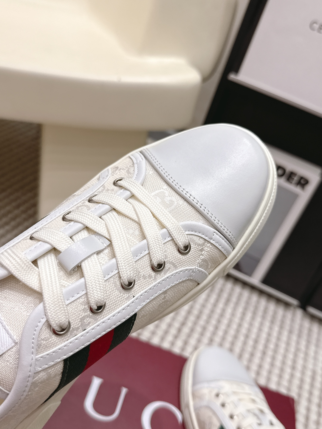 Gucci Style White Leather Women's Shoes style reference detail image 8 from source 784632