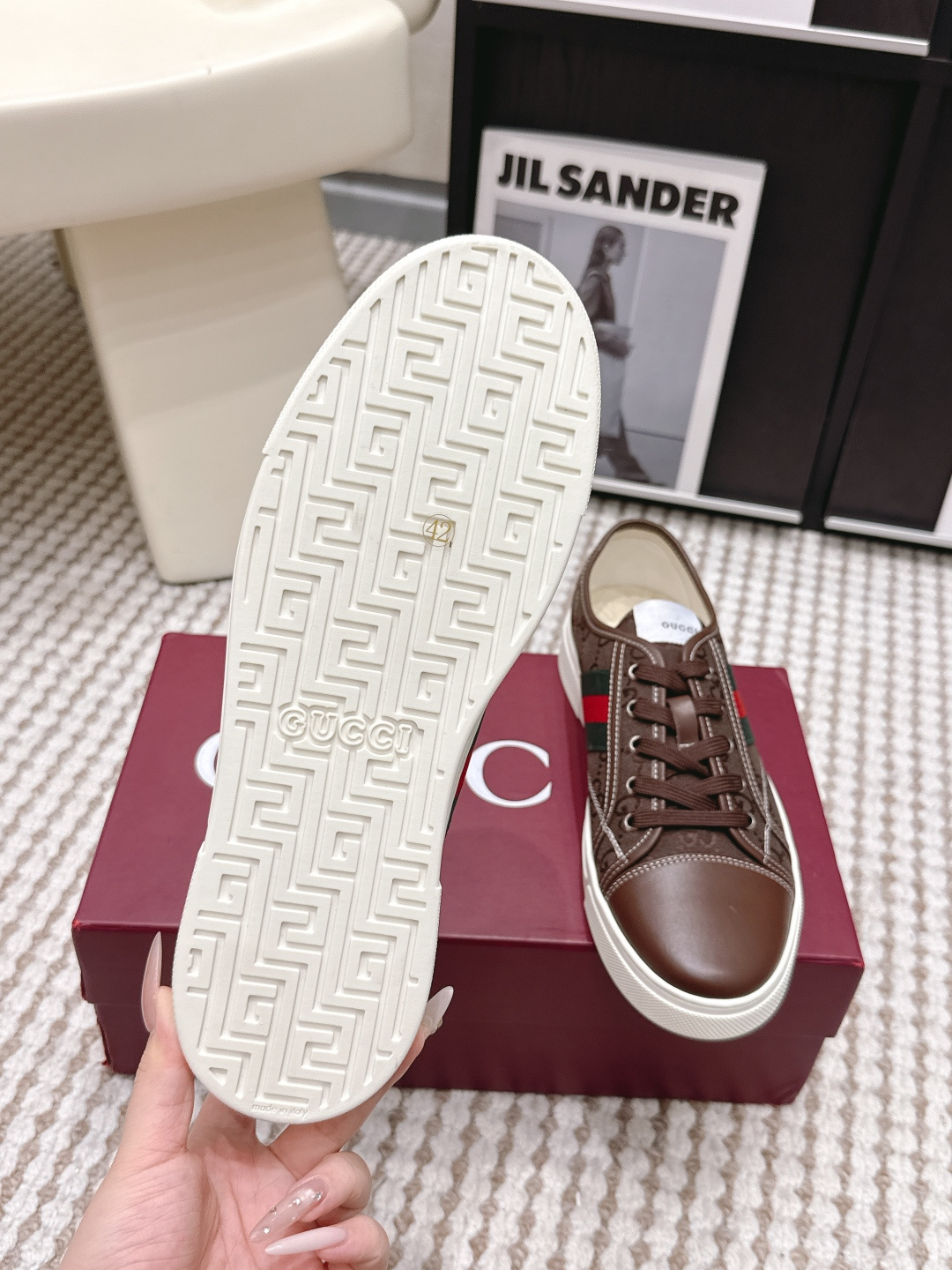 Gucci Style White Leather Women's Shoes style reference detail image 9 from source 784633