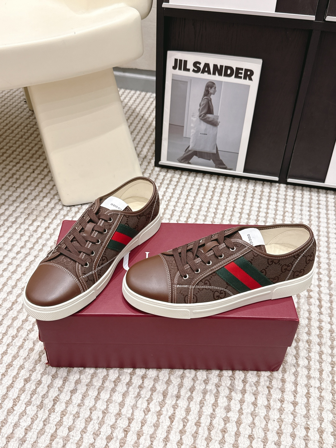 Gucci Style White Leather Women's Shoes style reference detail image 3 from source 784633
