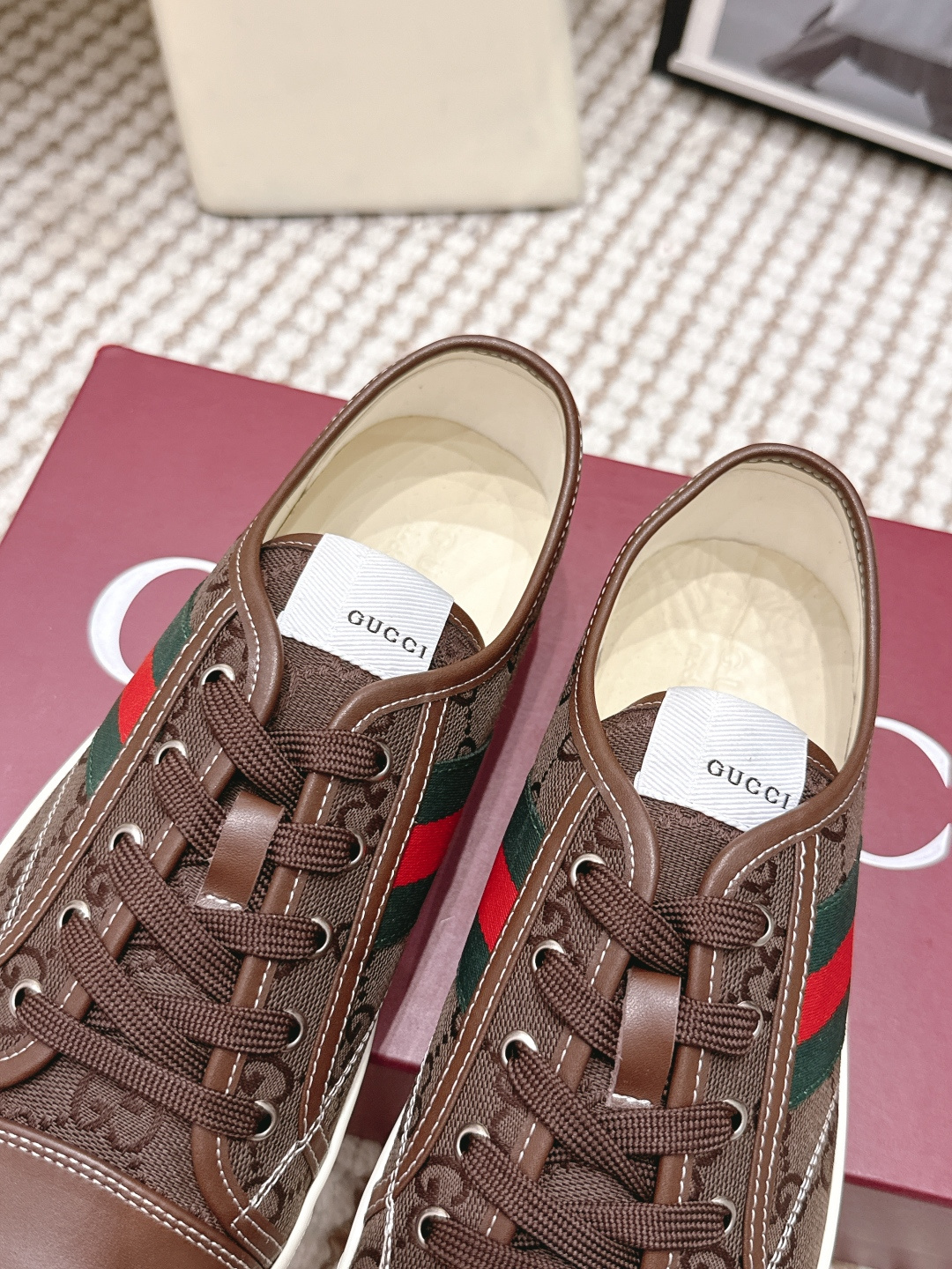 Gucci Style White Leather Women's Shoes style reference detail image 7 from source 784633