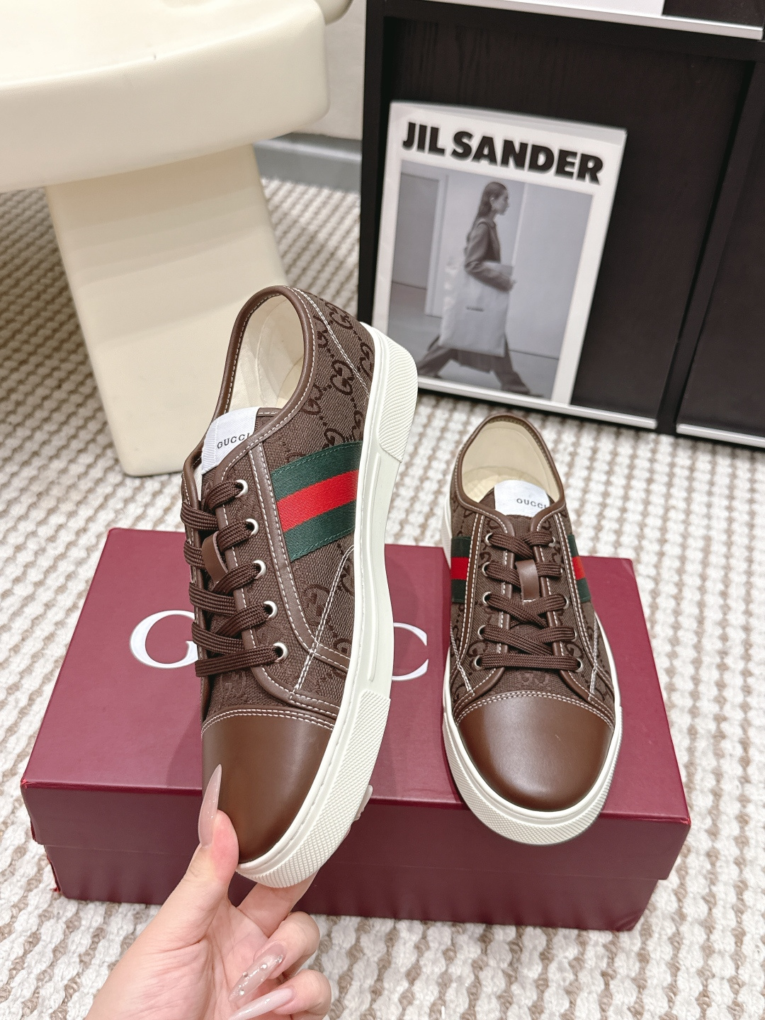 Gucci Style White Leather Women's Shoes style reference detail image 5 from source 784633