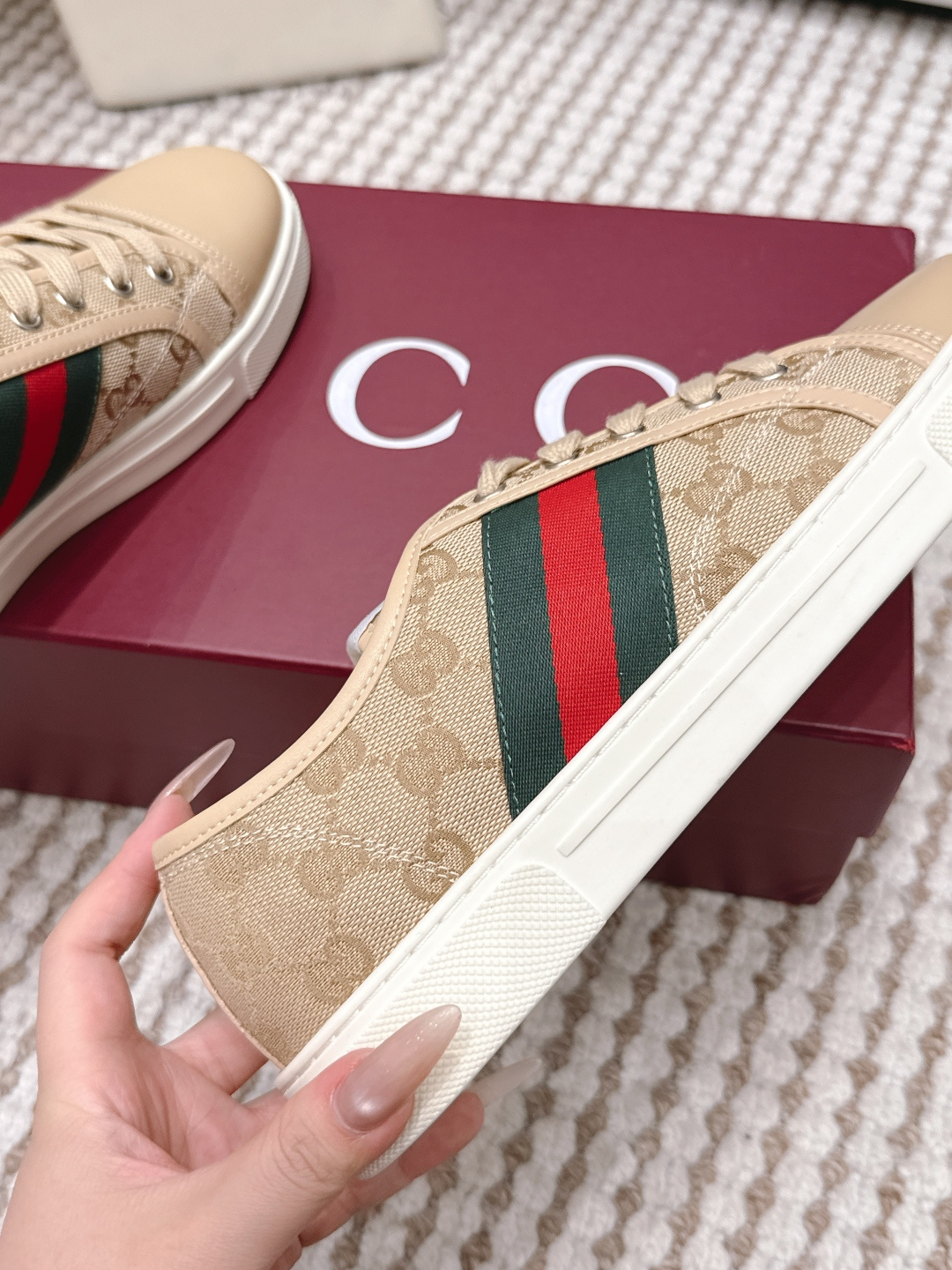 Gucci Style White Leather Women's Shoes style reference detail image 8 from source 784634