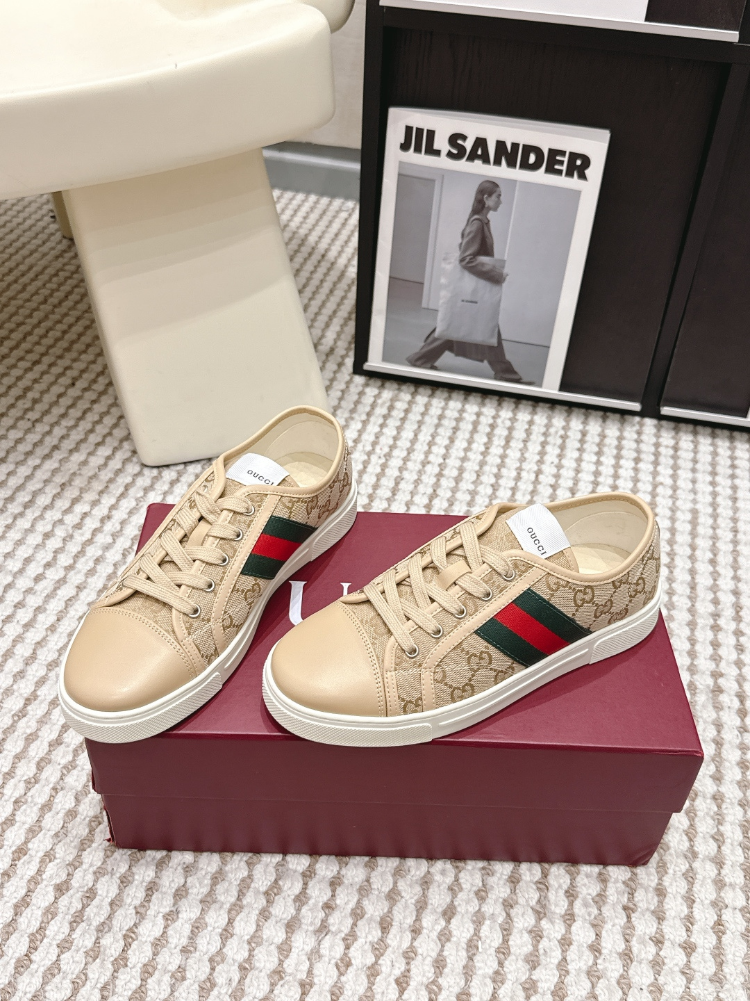 Gucci Style White Leather Women's Shoes style reference detail image 3 from source 784634