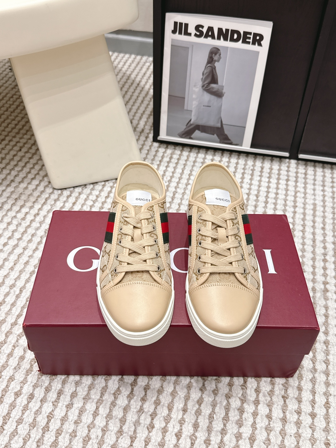 Gucci Style White Leather Women's Shoes style reference detail image 1 from source 784634