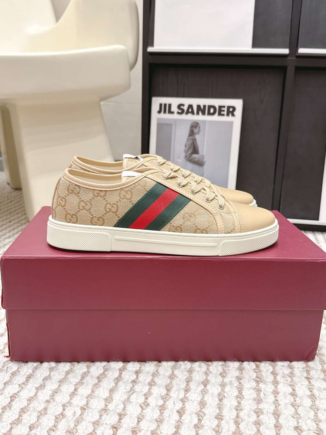 Gucci Style White Leather Women's Shoes style reference detail image 2 from source 784634