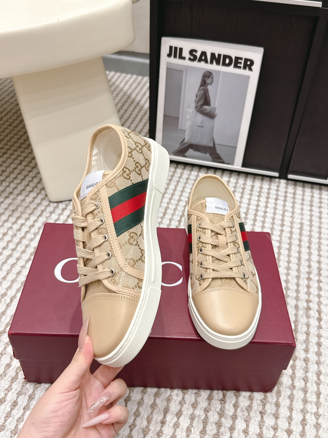 Gucci Style White Leather Women's Shoes style reference detail image 5 from source 784634