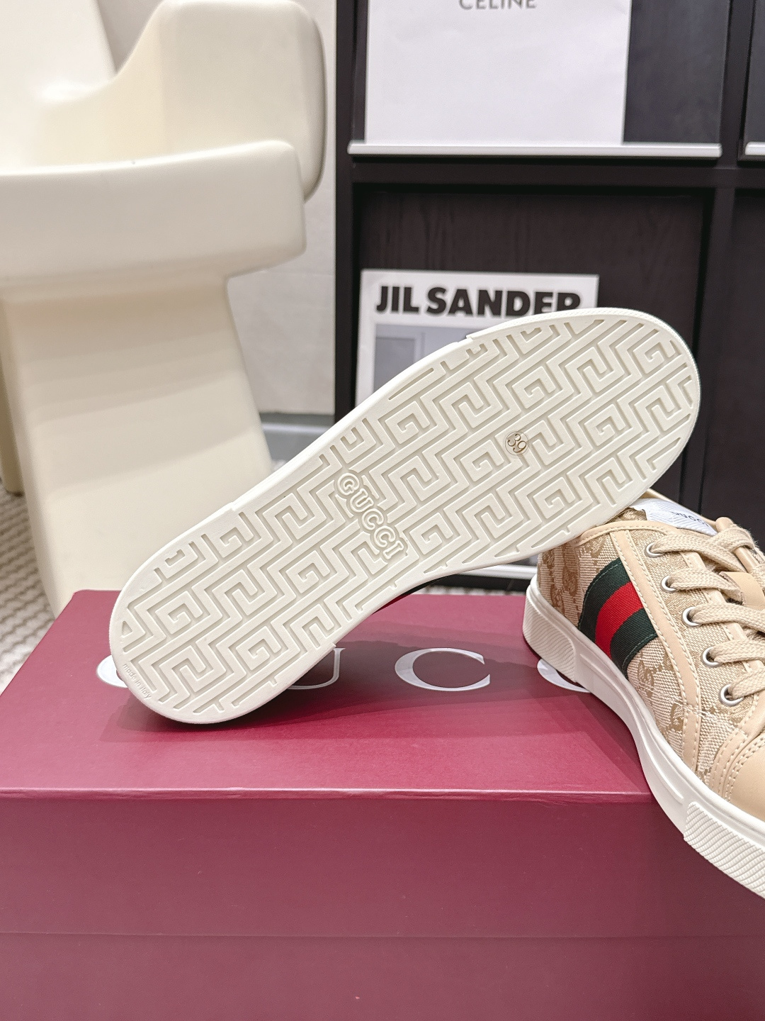 Gucci Style White Leather Women's Shoes style reference detail image 9 from source 784634