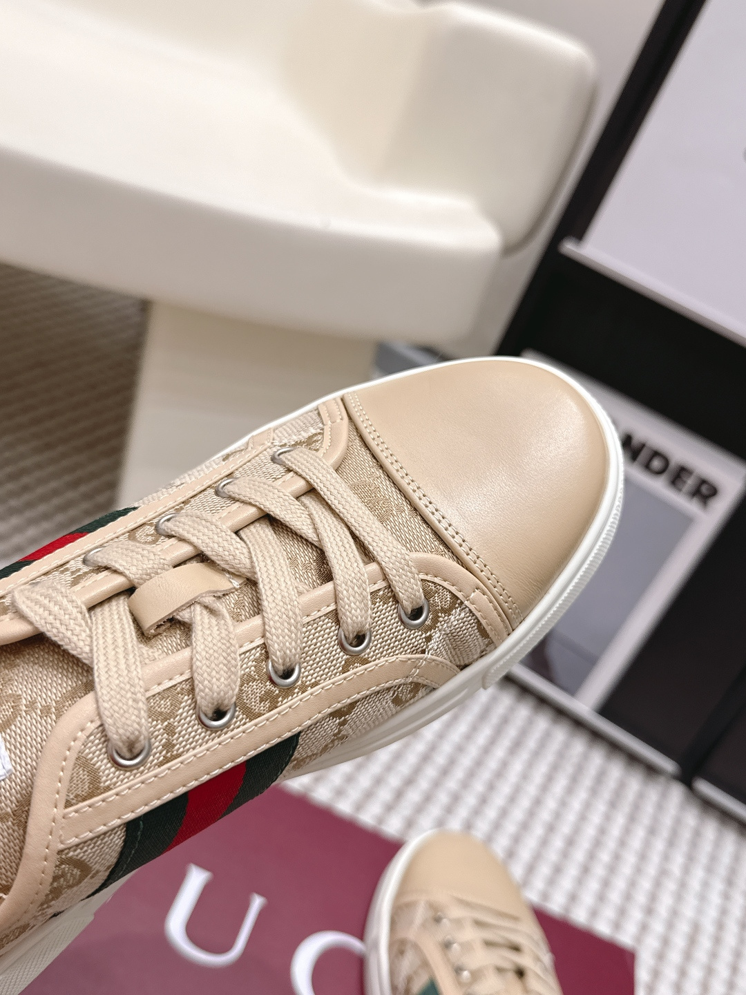 Gucci Style White Leather Women's Shoes style reference detail image 6 from source 784634
