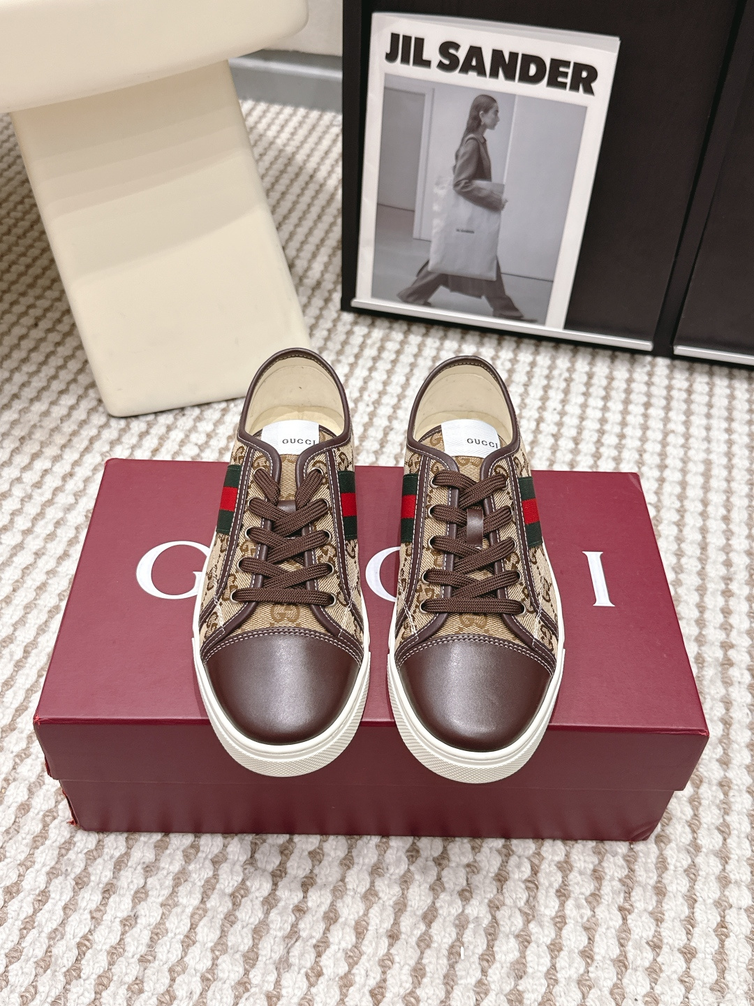 Gucci Style White Leather Women's Shoes style reference detail image 1 from source 784635