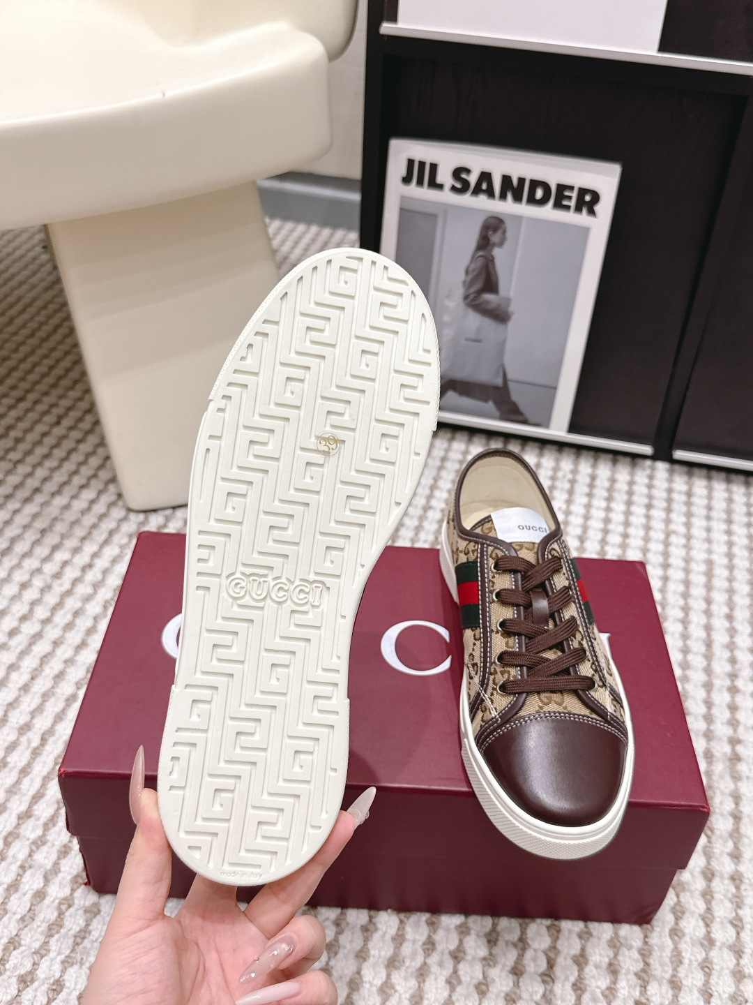 Gucci Style White Leather Women's Shoes style reference detail image 9 from source 784635