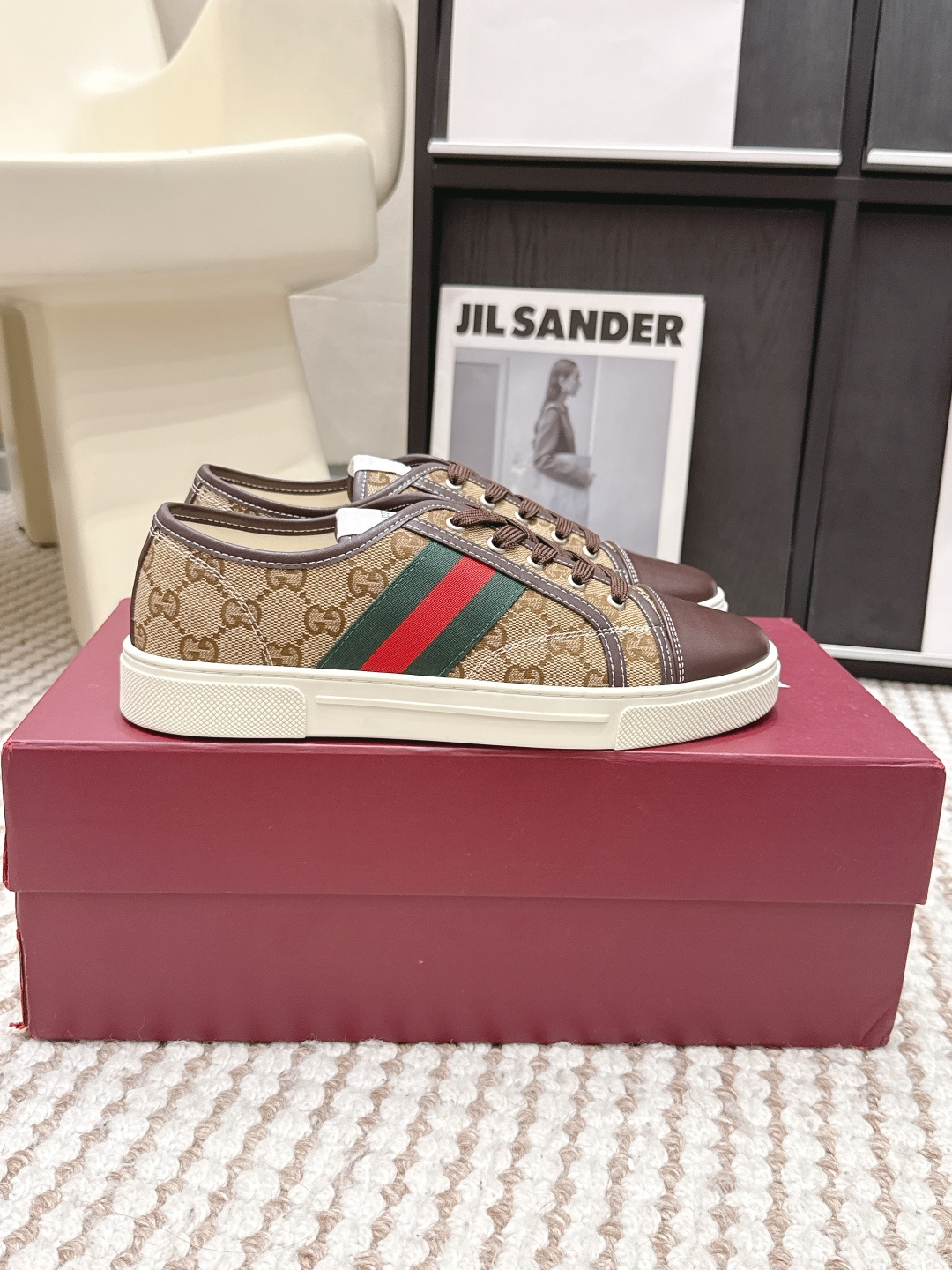 Gucci Style White Leather Women's Shoes style reference detail image 2 from source 784635