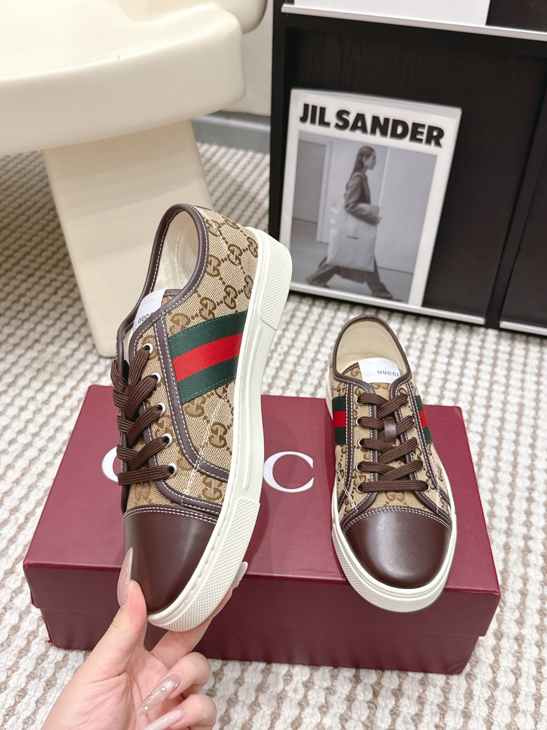 Gucci Style White Leather Women's Shoes style reference detail image 5 from source 784635