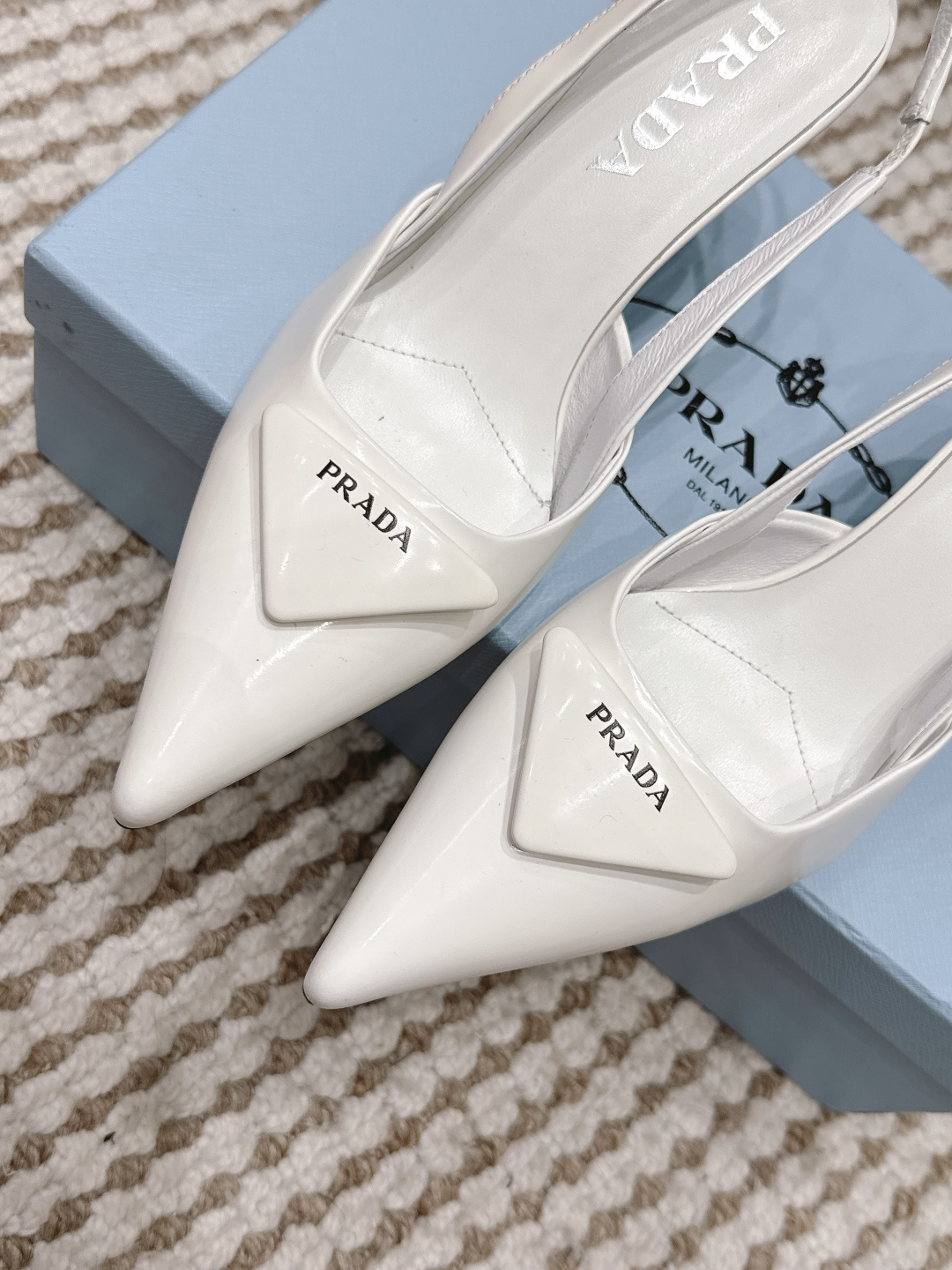 Prada Style Leather Women's Shoes style reference detail image 8 from source 784867