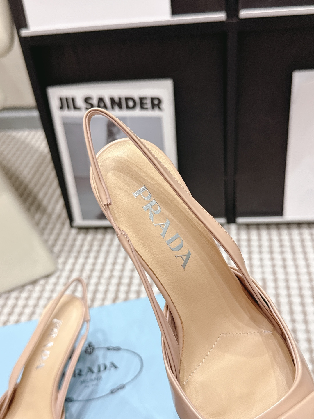 Prada Style Leather Women's Shoes style reference detail image 8 from source 784868