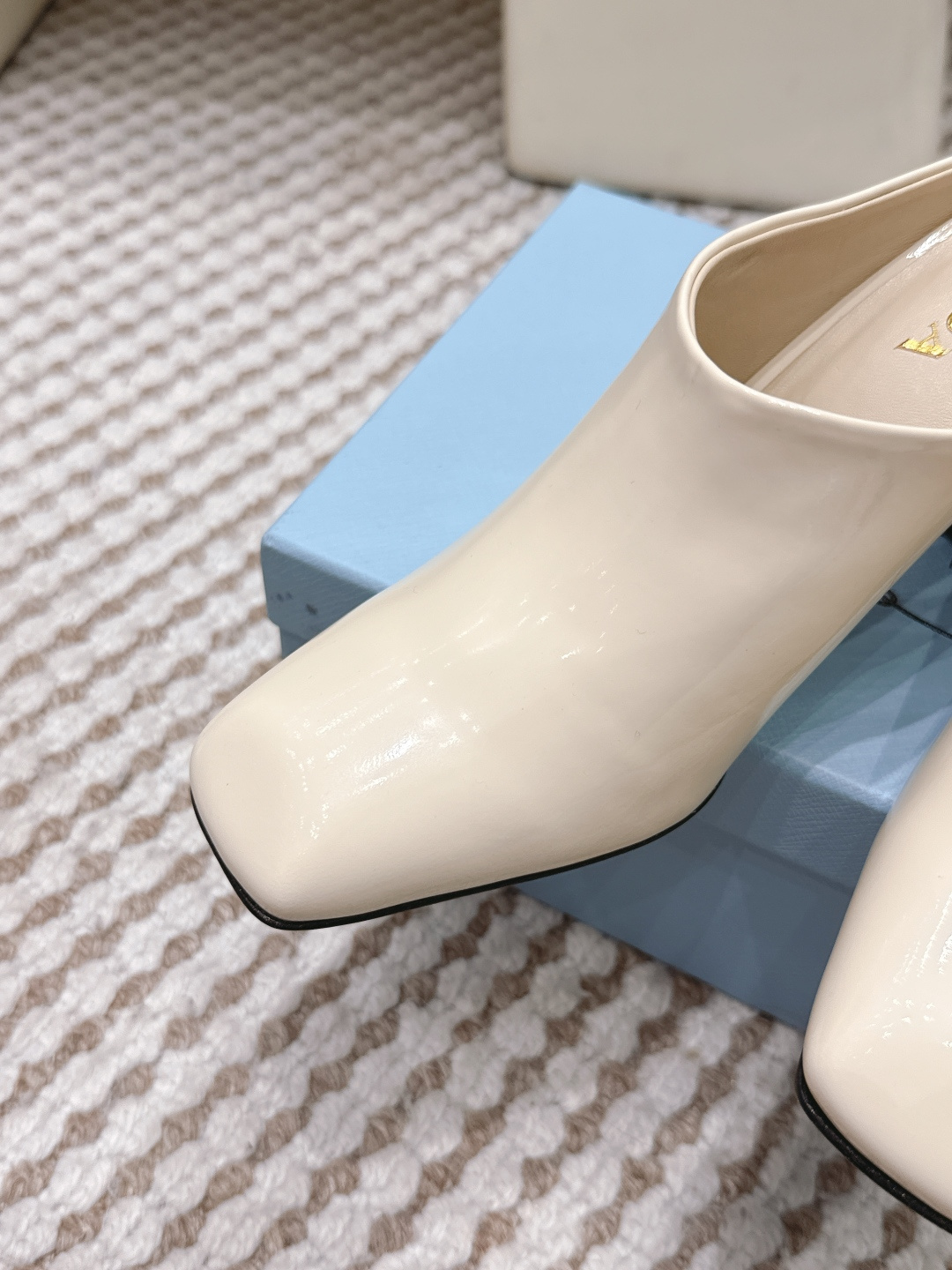 Prada Style Leather Women's Shoes style reference detail image 8 from source 784874