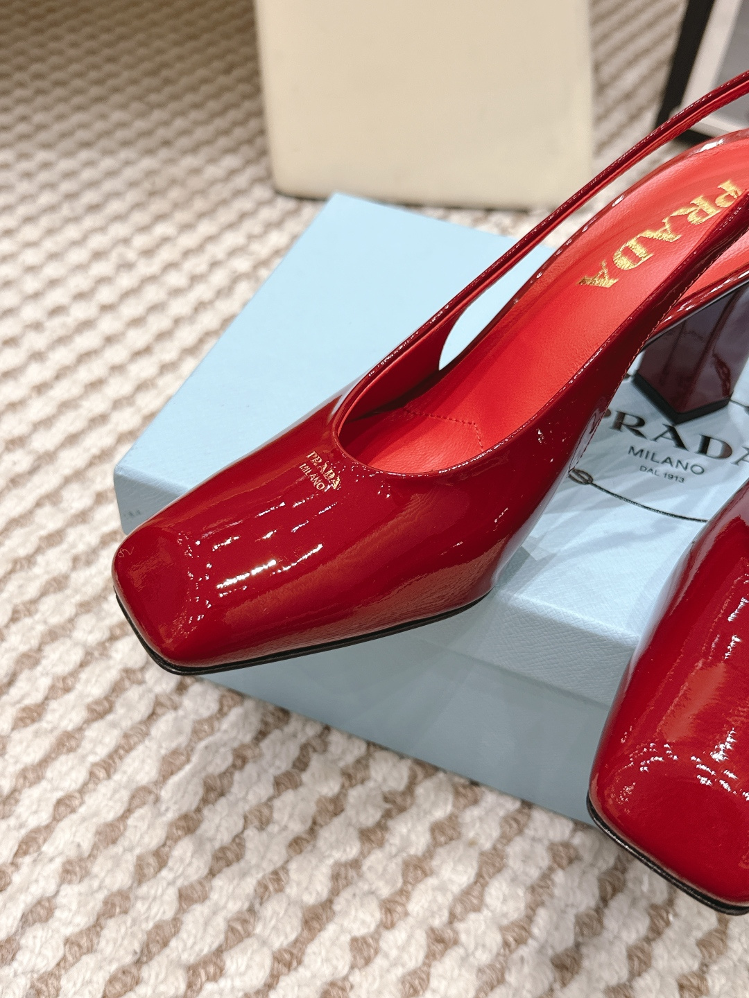 Prada Style Leather Women's Shoes style reference detail image 8 from source 784875