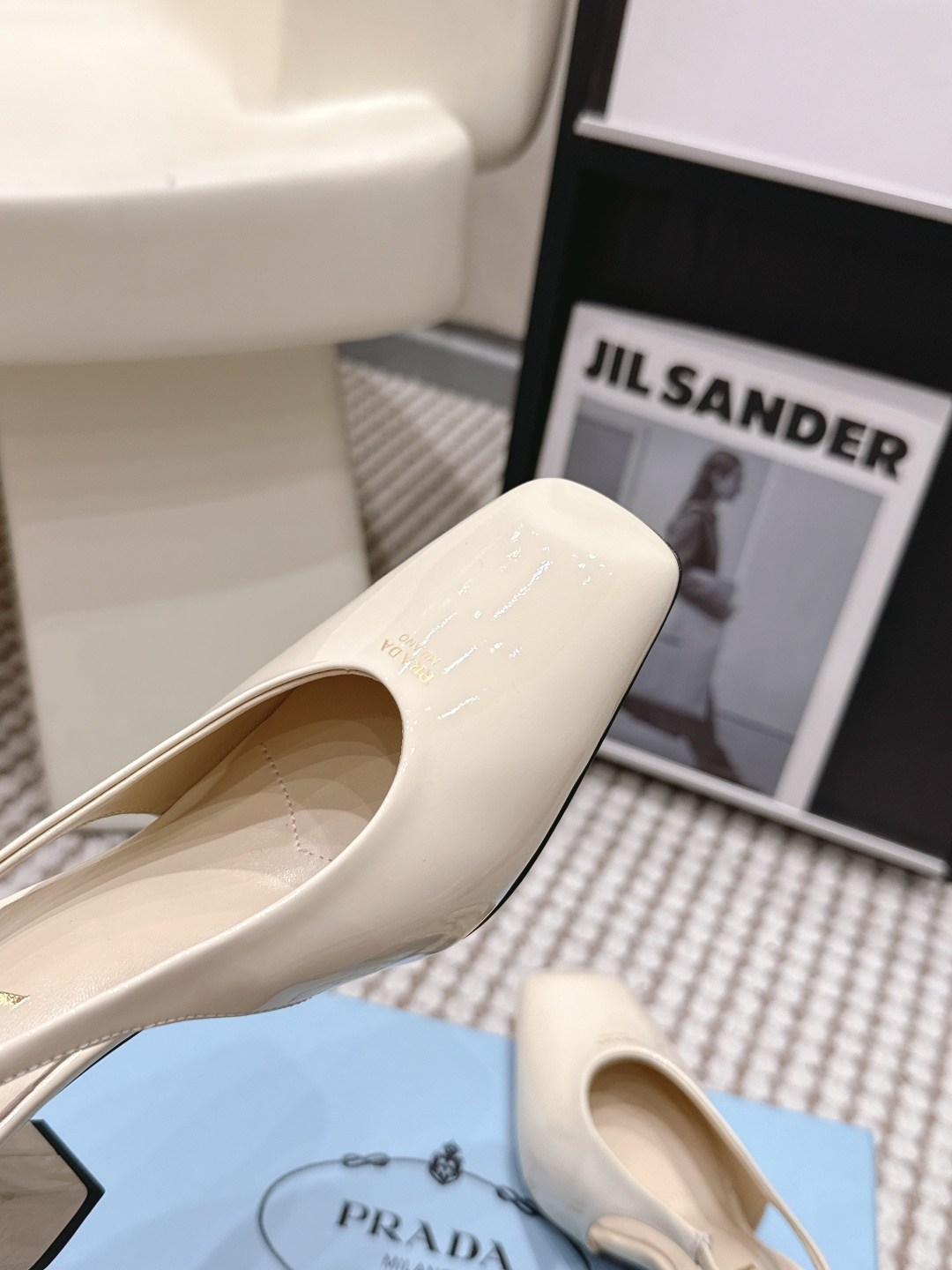 Prada Style Leather Women's Shoes style reference detail image 8 from source 784876