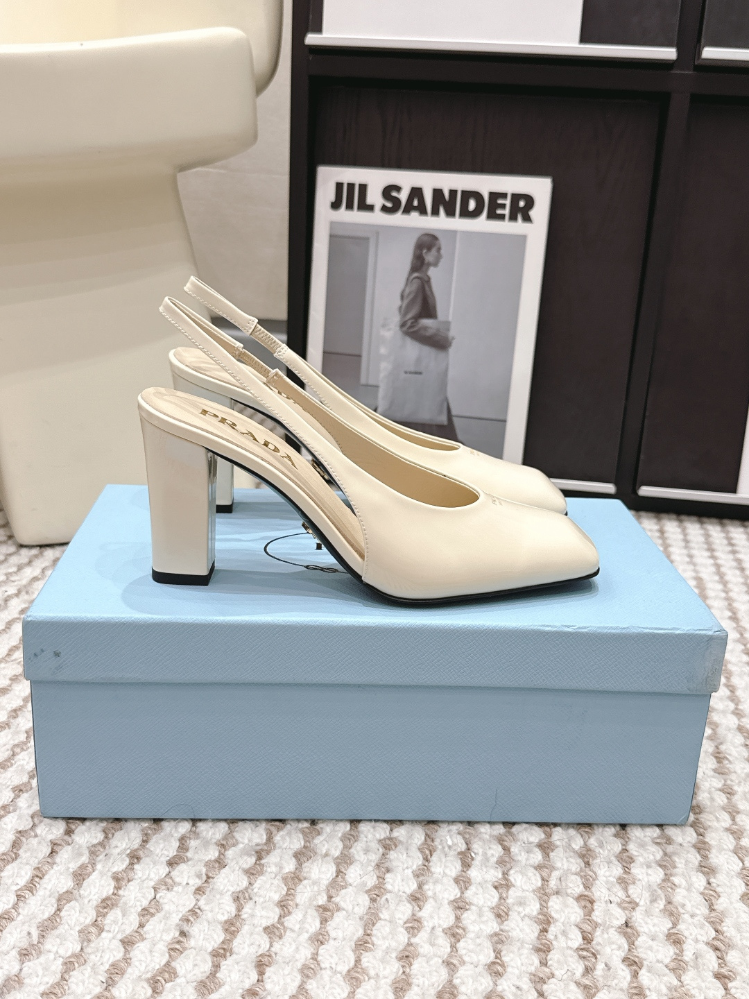 Prada Style Leather Women's Shoes style reference detail image 2 from source 784876