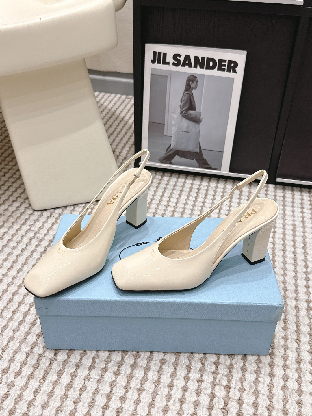 Prada Style Leather Women's Shoes style reference detail image 3 from source 784876