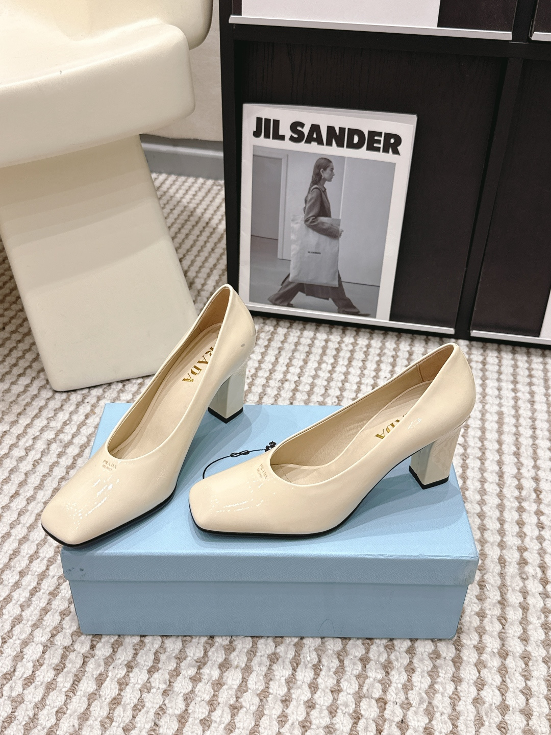 Prada Style Leather Women's Shoes style reference detail image 3 from source 784879