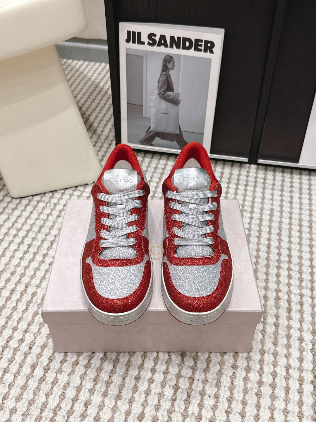 NO:781242,Purchasing agent level male Jimmy Choo Jimmy Choo 26 new flat-soled glitter sports and casual shoes Jimmy Choo's low-top sports shoes, silver glitter upper + blue stitching, perfect fashion sense!  White shoelaces and rubber soles are comfortable and durable, suitable for daily wear or light sports. Multiple colors are available, red, blue, black, and green can be matched as you like, and you can easily control various styles. It has both personality and quality. It is a must-have fashionable item!  Size 35-45 (female 40.41, male 38.45, custom made, non-refundable), casual shoes/sports shoes, jimmy choo, sneakers19860909代购级 男 Jimmy Choo 周仰杰 26新款平底 闪粉运动休闲鞋 Jimmy Choo这款低帮运动鞋,银色闪粉鞋面+蓝色拼接,时尚感满分！白色鞋带和橡胶鞋底,舒适又耐用,日常穿搭或轻运动都OK.多色可选,红、蓝、黑、绿随心搭配,轻松驾驭各种风格,个性与品质兼具,时髦精必入！ Size 35-45（女40.41 男38.45定做不退换）,休闲鞋/运动鞋,jimmy choo,sneakers,Women's Shoes