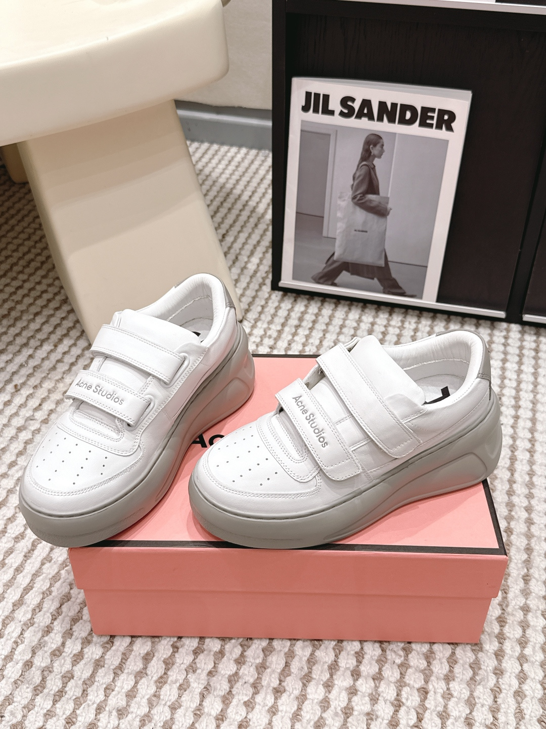 Женские кроссовки Acne Studios Velcro