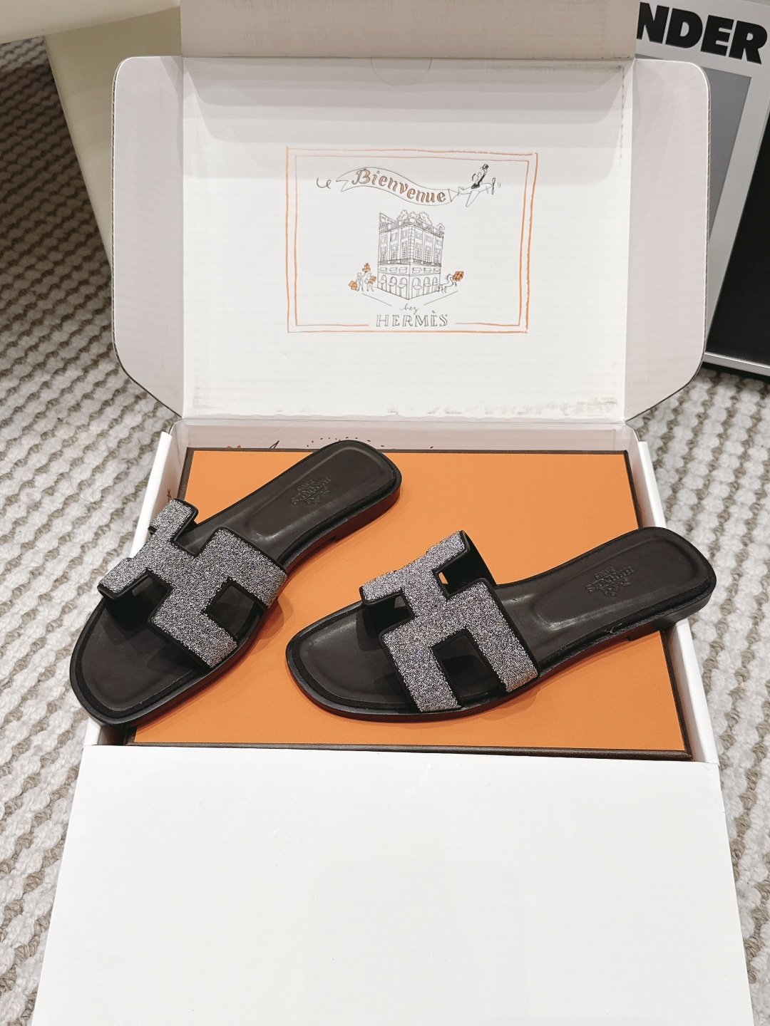 Шлёпанцы с буквой H Hermès