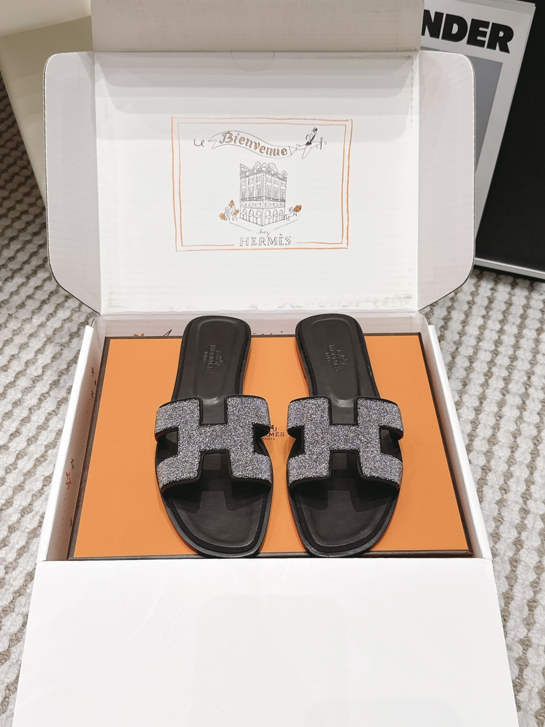 Шлёпанцы с буквой H Hermès