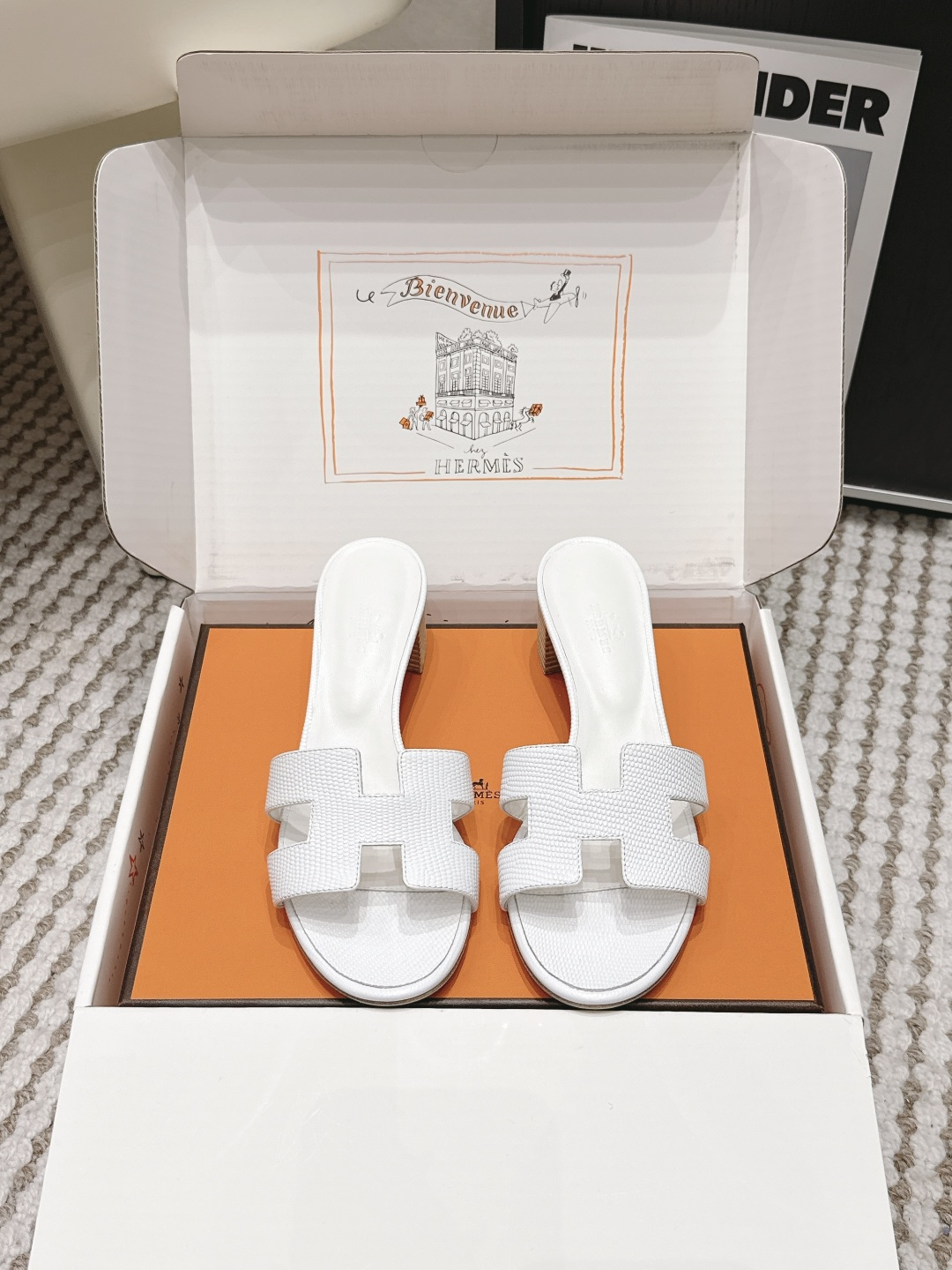 Женские белые мюли с T-образным ремешком Hermès