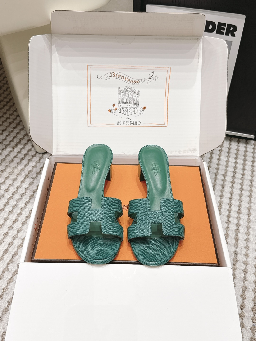 Женские босоножки с ремешком в виде буквы H Hermès