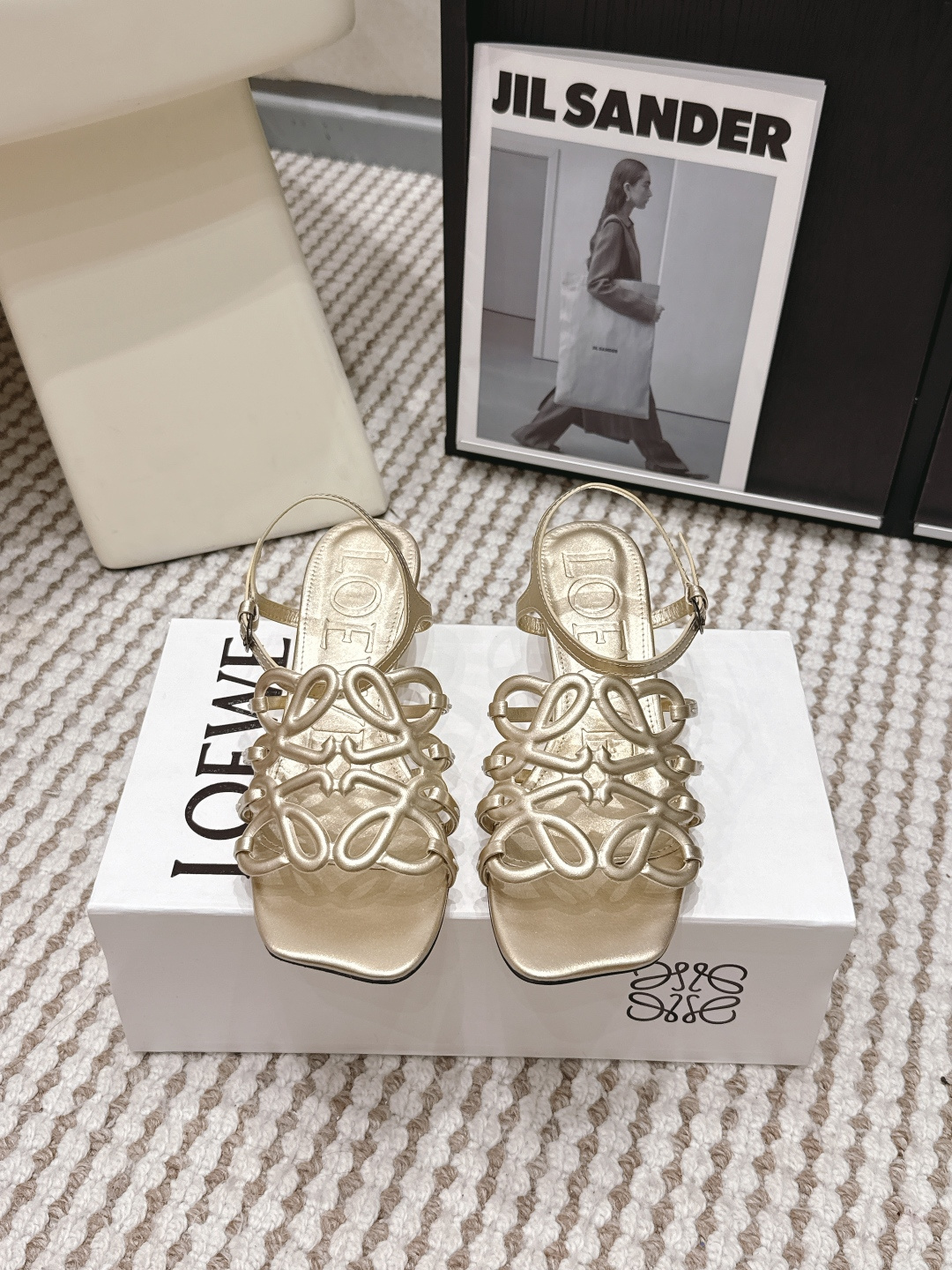 Босоножки Loewe с фигурными ремешками