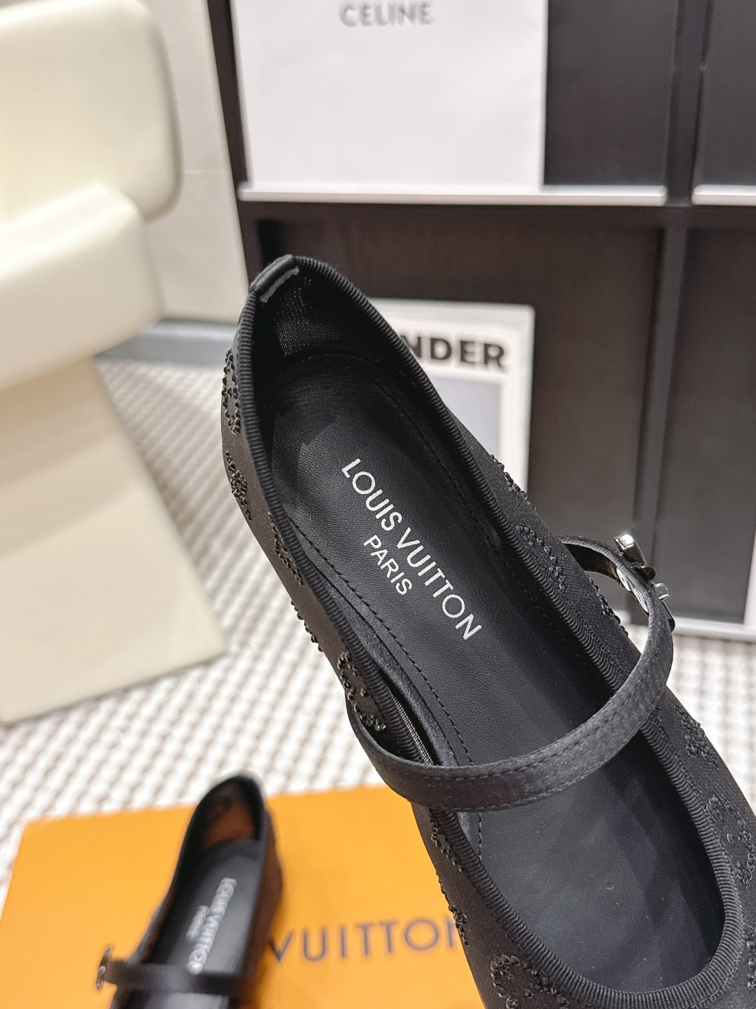 Louis Vuitton Louis Vuitton LV 26/ ROMY芭蕾舞鞋刺绣蕾丝扣带玛丽珍鞋透气网面平底单鞋