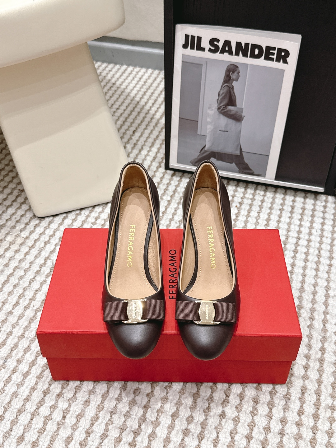 Женские туфли на каблуке с бантом, лак Ferragamo