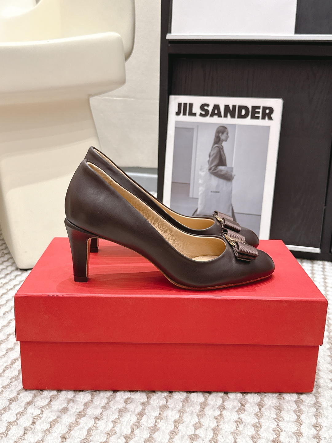 Женские туфли на каблуке с бантом, лак Ferragamo