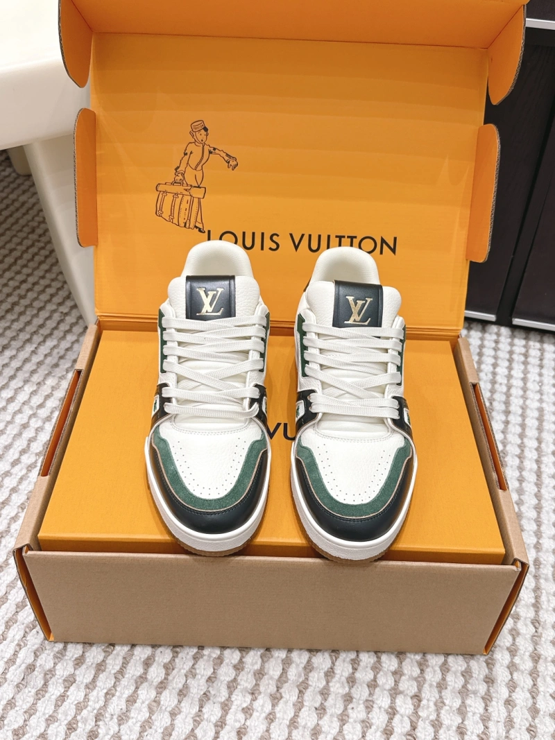 Модные кроссовки в белом цвете Louis Vuitton