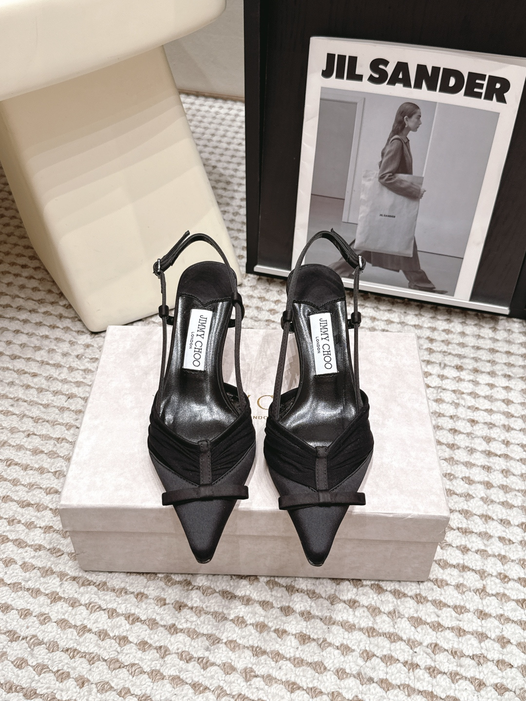 Женские чёрные туфли на шнурках Jimmy Choo с острым носом