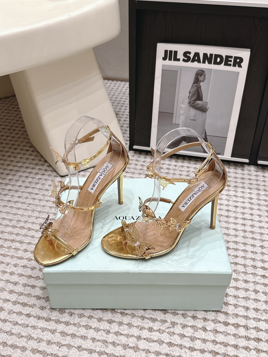 Золотые босоножки с бабочками Aquazzura