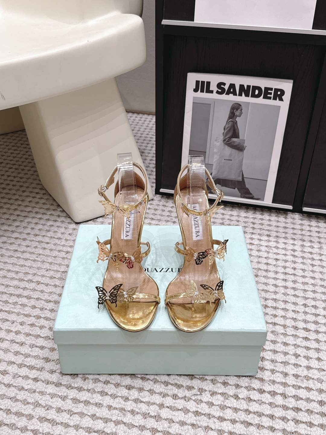 Золотые босоножки с бабочками Aquazzura