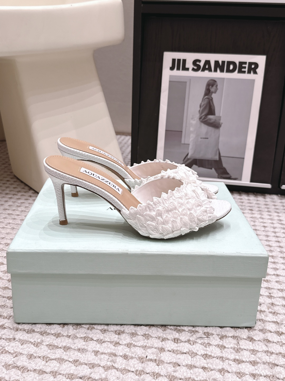 Женские мюли Aquazzura белые с декором из цветов